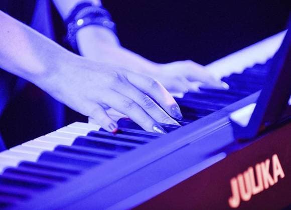 Singer - Songwriterkonzert im Maxus, in Gladbeck *** NUR FÜR REDAKTIONELLE ZWECKE *** EDITORIAL USE ONLY ***<p>Sängerin Julika Elizabeth performte am Samstag, 01.12.2018 beim Singer - Songwriterkonzert im Maxus. Deutschland NRW Gladbeck Copyright: LutzxvonxStaegmann *** Singer songwriter concert at Max, in Gladbeck *** ONLY FOR EDITORIAL PURPOSE *** EDITORIAL USE ONLY *** P Singer Julika Elizabeth perform on Saturday, 01 12 2018 at Singer songwriter concert at Maxus Germany NRW Gladbeck Copyright LutzxvonxStaegmann Copyright: LutzxvonxStaegmann doc730ptd2b4t41lnrtf8te EDITORIAL USE ONLY