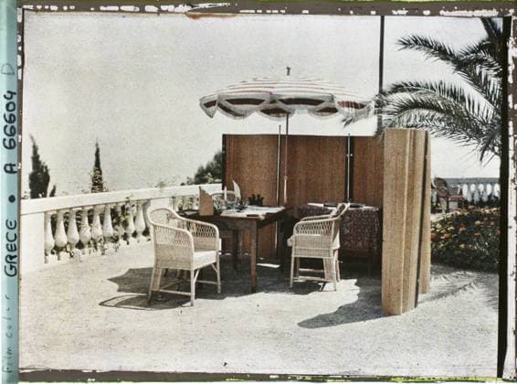 RECORD DATE NOT STATED Corfu, Greece the Achilleion - Table of the Emperor Guillaume II , 1913 - Balkans, Italy - Jean Brunhes and Auguste LÃ on - (September - October 23) (French - ï»¿Corfou , Grece L Achilleion - Table de l empereur Guillaume II). Terrace, furniture, emperor, villa, park , garden, balustrade, palace , castle, Habitat , Architecture, Greece, Corfu, the Achilleion - Table of the Emperor Guillaume II Copyright: xpiemagsx AKahnlpie020223-1396 !ACHTUNG AUFNAHMEDATUM GESCHÄTZT!