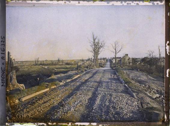 RECORD DATE NOT STATED Surroundings of Reims, Marne, Champagne, France La Neuvillette , 1919 - Devastated regions, Marne, Aisne - Paul Castelnau - (February -March) (French - ï»¿Environs de Reims , Marne , Champagne , France La Neuvillette). Landscape, road, sunsets, ruins, forehead, rubble, post-war period, Nature , Environment, First World War, France, La Neuvillette Copyright: xpiemagsx AKahnlpie020223-19413 !ACHTUNG AUFNAHMEDATUM GESCHÄTZT!