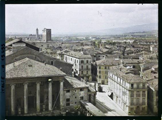 RECORD DATE NOT STATED Verona, Italy Panorama towards the San Zeno basilica , 1918 - Italy - Fernand Cuville - (March -August) (French - ï»¿VÃ rone , Italie Panorama en direction de la basilque San Zeno). Church, Christianity, Roof, Column, Housing, Agglomeration Panorama, Religious Architecture, Religion , Habitat , Architecture, Italy, Verona, Directn Panorama San Zeno Copyright: xpiemagsx AKahnlpie020223-14762 !ACHTUNG AUFNAHMEDATUM GESCHÄTZT!