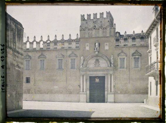 RECORD DATE NOT STATED Verona, Italy Episcopal Palace or Vescovado , 1918 - Italy - Fernand Cuville - (March -August) (French - ï»¿VÃ rone , Italie Palais Ã piscopal ou Vescovado). Statue, sculpture, column, door, palace , castle, Art , Habitat , Architecture, Italy, Venice, Palais Vesovado Copyright: xpiemagsx AKahnlpie020223-14694 !ACHTUNG AUFNAHMEDATUM GESCHÄTZT!