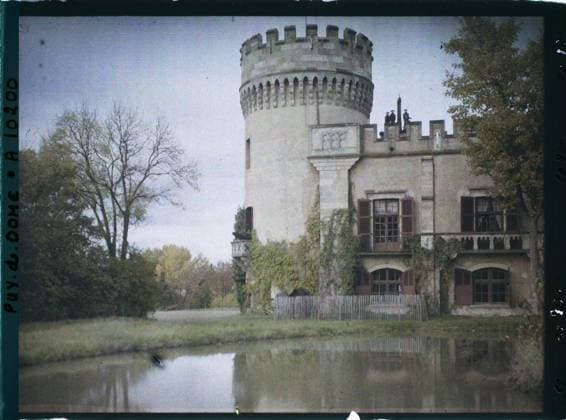 RECORD DATE NOT STATED La Grange Fort, France , 1916-1917 - Auvergne - StÃ phane Passet - (September 1916 - February 1917) (French - ï»¿La Grange Fort , France). Personality of the nobility, water piece, tower, fortified architecture, Middle Ages, palace , castle, Personality, Habitat , Architecture, Art, France, La Grange Fort, La Grange-Fort Architecture du ChÃ¢teau, exterior Copyright: xpiemagsx AKahnlpie020223-9446 !ACHTUNG AUFNAHMEDATUM GESCHÄTZT!