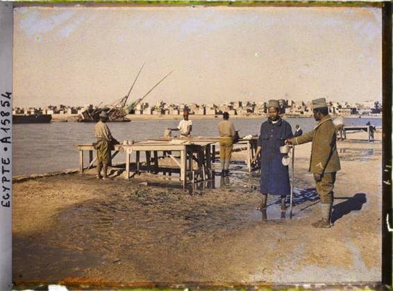 RECORD DATE NOT STATED Port-Said, Egypt, Africa Malagasy soldiers from the colonial force to the wash house on Lake Menzaleh , 1918 - Near East, Egypt, Palestine, Cyprus - Paul Castelnau (photographic section of the armies) - (January 9 -October 6) (French - ï»¿Port-SaÃ¯d , Egypte , Afrique Soldats malgaches de la force coloniale au lavoir sur le lac Menzaleh). Military uniform, ethnic minority, lagoon, lake , pond, boat, laundry, colonial army, washhouse, hairstyle , headgear, agglomeration panorama, man, Clothing, society, colonial history, habitat , architecture, human beings, Egypt, Port-Said, Malagasy wash house Copyright: xpiemagsx AKahnlpie020223-6956 !ACHTUNG AUFNAHMEDATUM GESCHÄTZT!