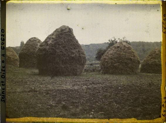 RECORD DATE NOT STATED Nointel , France , 1930 - Ile -de -France - StÃ phane Passet - (September -October) (French - ï»¿Nointel , France). Agriculture , breeding, hay, agricultural equipment, Economic activity, Ile de France, Nointel, wheat grinders (rainy weather) Copyright: xpiemagsx AKahnlpie020223-22462 !ACHTUNG AUFNAHMEDATUM GESCHÄTZT!
