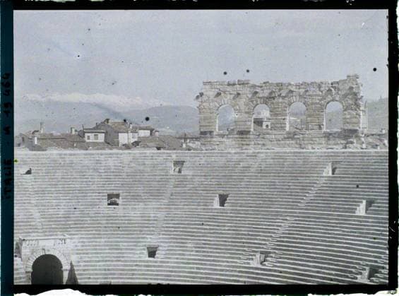 RECORD DATE NOT STATED Verona, Italy inner view of the arenas , 1918 - Italy - Fernand Cuville - (March -August) (French - ï»¿VÃ rone , Italie Vue intÃ rieure des arenes). Archaeological vestige, amphitheater , arena, arc , arcade , arceau, antiquity, agglomeration panorama, Habitat , Architecture , Art, Italy, Verona, interior view of the arenas Copyright: xpiemagsx AKahnlpie020223-14726 !ACHTUNG AUFNAHMEDATUM GESCHÄTZT!