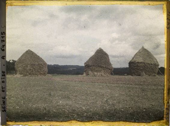 RECORD DATE NOT STATED Maffliers , France , 1930 - Ile -de -France - StÃ phane Passet - (September -October) (French - ï»¿Maffliers , France). Agriculture , Breeding, Hay, Field, Economic activity, Ile de France, maffliers, group of wheat and stormy sky Copyright: xpiemagsx AKahnlpie020223-22503 !ACHTUNG AUFNAHMEDATUM GESCHÄTZT!