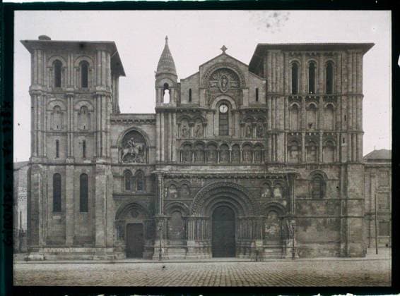 RECORD DATE NOT STATED Bordeaux, France , 1920-1921 - Charente, Gironde, Basse -PyrÃ nÃ es, Hautes PyrÃ nÃ es - Fernand Cuville (French - ï»¿Bordeaux , France). Church, Christianity, Clock, sculpture, bell tower, bas-relief, column, door, arc , arcade , arceau, Middle Ages, sculpted decor, religious architecture, Religion , Art , Habitat , Architecture Copyright: xpiemagsx AKahnlpie020223-23494 !ACHTUNG AUFNAHMEDATUM GESCHÄTZT!