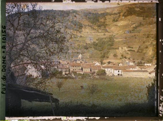 RECORD DATE NOT STATED Saurier, France , 1916-1917 - Auvergne - StÃ phane Passet - (September 1916 - February 1917) (French - ï»¿Saurier , France). Mont , Mountain, valley, bell tower, rural architecture, agglomeration panorama, Habitat , Architecture, France, Saurier, view of Saurier Copyright: xpiemagsx AKahnlpie020223-9404 !ACHTUNG AUFNAHMEDATUM GESCHÄTZT!