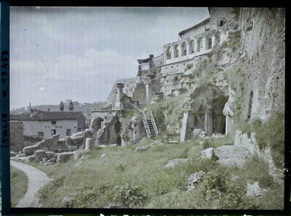 RECORD DATE NOT STATED Verona, Italy Roman theater , 1918 - Italy - Fernand Cuville - (March -August) (French - ï»¿VÃ rone , Italie ThÃ Ã¢tre romain). Archaeological vestige, public civil architecture, antiquity, theater, Habitat , Architecture , Art, Italy, Verona, Roman theater Copyright: xpiemagsx AKahnlpie020223-14722 !ACHTUNG AUFNAHMEDATUM GESCHÄTZT!