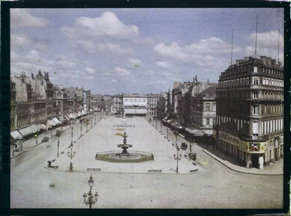 RECORD DATE NOT STATED Bordeaux, France , 1920-1921 - Charente, Gironde, Basse -PyrÃ nÃ es, Hautes PyrÃ nÃ es - Fernand Cuville (French - ï»¿Bordeaux , France). Floor , Reverbera, shop , store, commercial registration, street , neighborhood, fountain, place, store , marquise, Haussmann building, Economic activity, registration , information, housing , architecture, France, Bordeaux, Les AllÃ es de Tourny Copyright: xpiemagsx AKahnlpie020223-23403 !ACHTUNG AUFNAHMEDATUM GESCHÄTZT!
