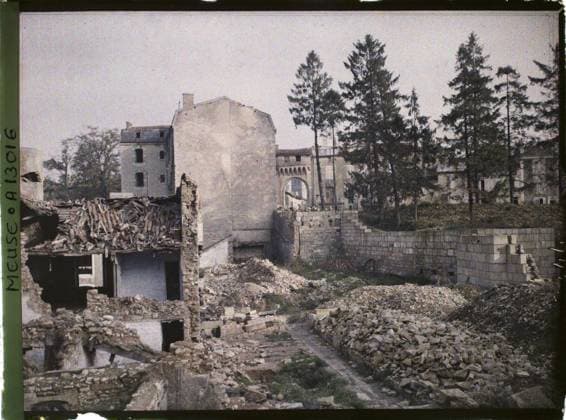 RECORD DATE NOT STATED Verdun , France , 1917 - North of France, Belgium - Paul Castelnau (photographic section of the armies) - (September 1-5) (French - ï»¿Verdun , France). Ruins, forehead, bombing, door, arc , arcade , arceau, artillery, rubble, First World War, France, Verdun, rue Montgault, shelter for machine guns Copyright: xpiemagsx AKahnlpie020223-21138 !ACHTUNG AUFNAHMEDATUM GESCHÄTZT!