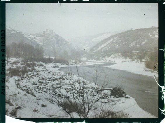RECORD DATE NOT STATED Issoire, France , 1916-1917 - Auvergne - StÃ phane Passet - (September 1916 - February 1917) (French - ï»¿Issoire , France). Landscape, Mont , Mountain, Snow, Valley, River, Hydrography, Agglomeration Panorama, Nature , Environment, Habitat , Architecture, France, near Issoire, winter effects, surroundings of Issoire Copyright: xpiemagsx AKahnlpie020223-9540 !ACHTUNG AUFNAHMEDATUM GESCHÄTZT!
