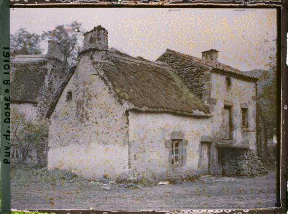 RECORD DATE NOT STATED Cotteuges, France , 1916-1917 - Auvergne - StÃ phane Passet - (September 1916 - February 1917) (French - ï»¿Cotteuges , France). Roof, rural architecture, home, fireplace, Habitat , Architecture, France, Cotge, old Auvegne houses Copyright: xpiemagsx AKahnlpie020223-9412 !ACHTUNG AUFNAHMEDATUM GESCHÄTZT!