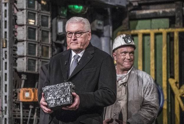 Abschiedsveranstaltung für den Steinkohlebergbau *** NUR FÜR REDAKTIONELLE ZWECKE *** EDITORIAL USE ONLY ***<p>Die zentrale Abschiedsveranstaltung für den Steinkohlebergbau findet am Freitag,21.12.2018, auf der Schachtanlage Franz Haniel in Bottrop statt.Die letzte Schicht Bergeleute wird Bundespräsidenten Franz-Walter Steinmeier die Letzte Kohle symbolisch überreichen. Deutschland NRW Bottrop Copyright: KaixKitschenberg *** Farewell event for the Hard Coal Mining *** ONLY FOR EDITORIAL PURPOSE *** EDITORIAL USE ONLY *** P the Head office Farewell event for the Hard Coal Mining finds on Friday 21st 12 2018, at the Pit Franz Haniel in Bottrop instead of the last Layer miners will Federal Presidents Franz Walter Steinmeier the last C Copyright: KaixKitschenberg doc73aleoqk41d18jzyo1u4w EDITORIAL USE ONLY