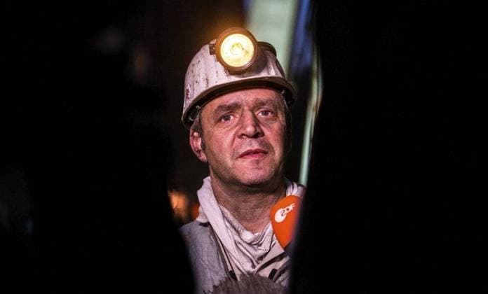 Letzter Tag auf Prosper Haniel. Das Aus für den Bergbau in Deutschland. *** NUR FÜR REDAKTIONELLE ZWECKE *** EDITORIAL USE ONLY ***<p>Bottrop, 21.12.2018. Der letzte Tag für den Bergbau in Deutschland. Auf der Zeche Prosper Haniel verfolgen Bergleute die Veranstaltung . Deutschland NRW Bottrop Copyright: RalfxRottmann *** last Day at Prosper Haniel the from for the Mining in Germany *** ONLY FOR EDITORIAL PURPOSE *** EDITORIAL USE ONLY *** P Bottrop, 21 12 2018 the last Day for the Mining in Germany at the Colliery Prosper Haniel follow Miners the Event Germany NRW Bottrop Copyright RalfxRottmann Copyright: RalfxRottmann doc73aligofoc017a2my9qb EDITORIAL USE ONLY