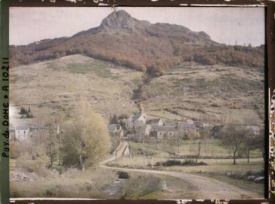 RECORD DATE NOT STATED Besse valley, France , 1916-1917 - Auvergne - StÃ phane Passet - (September 1916 - February 1917) (French - ï»¿VallÃ e de Besse , France). Landscape, mont , mountain, valley, road, volcano, river, agglomeration panorama, geology, Nature , Environment, Habitat , Architecture, Sciences , Techniques, France, Besse, on the banks of the Pavin Copyright: xpiemagsx AKahnlpie020223-9460 !ACHTUNG AUFNAHMEDATUM GESCHÄTZT!