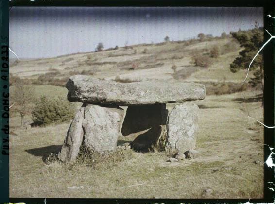 RECORD DATE NOT STATED Saint-Nectaire, France , 1916-1917 - Auvergne - StÃ phane Passet - (September 1916 - February 1917) (French - ï»¿Saint-Nectaire , France). Archaeological vestige, religious practice, funerary architecture, prehistory, religious architecture, Habitat , Architecture , Religion, France, St Nectaire, dolmen of St Nectaire Copyright: xpiemagsx AKahnlpie020223-9479 !ACHTUNG AUFNAHMEDATUM GESCHÄTZT!
