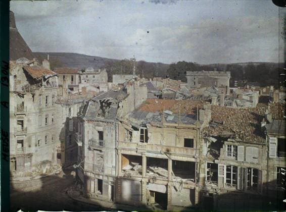 RECORD DATE NOT STATED Verdun , France , 1917 - North of France, Belgium - Paul Castelnau (photographic section of the armies) - (September 1-5) (French - ï»¿Verdun , France). Boutique , store, commercial registration, ruins, front, bombing, coffee , bar, rubble, catering , hotel industry, agglomeration panorama, Economic activity, registration , information, First World War, Habitat , Architecture, France, Verdun, view of the city and Fort St Michel (near Magdelaine Square) Copyright: xpiemagsx AKahnlpie020223-21163 !ACHTUNG AUFNAHMEDATUM GESCHÄTZT!