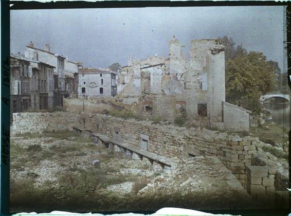 RECORD DATE NOT STATED Verdun , France , 1917 - North of France, Belgium - Paul Castelnau (photographic section of the armies) - (September 1-5) (French - ï»¿Verdun , France). River, civil engineering, ruins, front, bombardment, fortifications, rubble, bridge, Habitat , Architecture, First World War, France, Verdun, defenses on the edge of the Meuse Copyright: xpiemagsx AKahnlpie020223-21132 !ACHTUNG AUFNAHMEDATUM GESCHÄTZT!