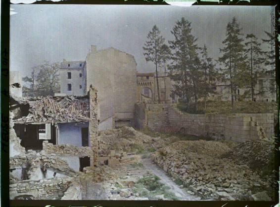 RECORD DATE NOT STATED Verdun , France , 1917 - North of France, Belgium - Paul Castelnau (photographic section of the armies) - (September 1-5) (French - ï»¿Verdun , France). Ruins, forehead, bombing, door, arc , arcade , arceau, artillery, rubble, First World War, France, Verdun, rue Montgault, shelter for machine guns Copyright: xpiemagsx AKahnlpie020223-21136 !ACHTUNG AUFNAHMEDATUM GESCHÄTZT!