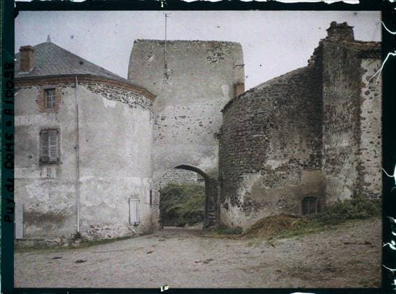 RECORD DATE NOT STATED Vedable, France , 1916-1917 - Auvergne - StÃ phane Passet - (September 1916 - February 1917) (French - ï»¿Vodable , France). Rural architecture, home, fortified architecture, street , neighborhood, door, medium age, Habitat , Architecture , Art, France, voidable, village door Copyright: xpiemagsx AKahnlpie020223-9951 !ACHTUNG AUFNAHMEDATUM GESCHÄTZT!