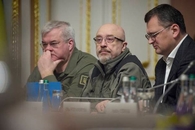 February 3, 2023, Kyiv, Kyiv Oblast, Ukraine: Ukrainian Defense Minister Oleksii Reznikov, center, Foreign Minister Dmytro Kuleba, right, and Deputy chief of staff Andrii Sybiha, left, listen during the 24th EU-Ukraine Summit meeting at the Mariinsky Palace, February 3, 2023 in Kyiv, Ukraine. Kyiv Ukraine - ZUMAp138 20230203_zaa_p138_063 Copyright: xPoolx UkrainianxPresidentiax