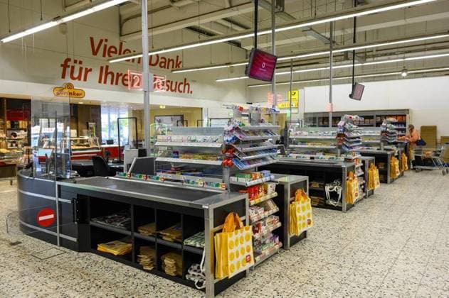 Neues Ladenkonzept: Mein Real *** NUR FÜR REDAKTIONELLE ZWECKE *** EDITORIAL USE ONLY ***<p>Innenansicht des Supermarktes Real am Großmarkt, fotografiert am Montag, 10.10.2022, in Herne. Der Betrieb des Supermarktes Real am Großmarkt wird unter dem Motto Mein Real fortgesetzt. Deutschland NRW Herne Copyright: RainerxRaffalski *** New store concept My Real FOR EDITORIAL PURPOSES ONLY EDITORIAL USE ONLY p Interior view of the Real am Großmarkt supermarket, photographed on Monday, 10 10 2022, in Herne The operation of the Real am Großmarkt supermarket will continue under the slogan My Real Germany NRW Herne Copyright RainerxRaffalski Copyright: RainerxRaffalski doc7n4766e0h5k16aappbz ,EDITORIAL USE ONLY