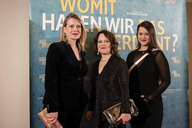 Premiere des Films Womit haben wir das verdient? *** NUR FÜR REDAKTIONELLE ZWECKE *** EDITORIAL USE ONLY ***<p>Premiere des Films Womit haben wir das verdient? mit Caroline Peters, Regisseurin Eva Spreitzhofer und Chantal Zitzenbacher am Dienstag, 22.01.2019 in der Lichtburg in Essen. Deutschland NRW Essen Copyright: SocratesxTassos *** Premiere of Films whereby have We the earned *** ONLY FOR EDITORIAL PURPOSE *** EDITORIAL USE ONLY *** P Premiere of Films whereby have We the earned with Caroline peters, Director Eva Spreitzhofer and Chantal Zitzenbacher on Tuesday, 22 01 2019 in the LICHTBURG in Food Germany NRW Food Copyright Socrates x Tassos Copyright: SocratesxTassos doc73r3eeza6eq14rsnu1twu EDITORIAL USE ONLY