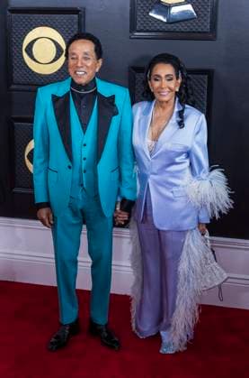 February 5, 2023, Los Angeles, California, USA: Smokey Robinson and guest on the red carpet of the 65th Annual Grammy Awards held on Sunday February 5, 2023 at Crypto Arena in Los Angeles, California. PI Los Angeles USA - ZUMAp124 20230205_zaa_p124_007 Copyright: xJAVIERxROJASx