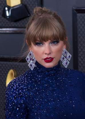 February 5, 2023, Los Angeles, California, USA: Taylor Swift on the red carpet of the 65th Annual Grammy Awards held on Sunday February 5, 2023 at Crypto Arena in Los Angeles, California. PI Los Angeles USA - ZUMAp124 20230205_zaa_p124_053 Copyright: xJAVIERxROJASx