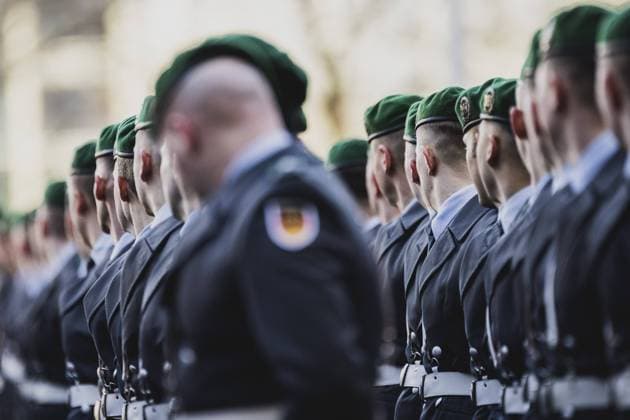 Soldaten des Wachbataillon der Bundeswehr, aufgenommen im Rahmen des Empfangs der Ministerpraesidentin Italiens im Bundeskanzleramt in Berlin, 03.02.2023. Berlin Deutschland *** Soldiers of the Guard Battalion of the German Armed Forces, taken during the reception of the Prime Minister of Italy at the Federal Chancellery in Berlin, 03 02 2023 Berlin Germany Copyright: xFlorianxGaertner photothek.dex
