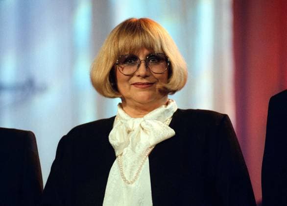 ***FILE PHOTO*** Czech singer and actress Nada Urbankova attends the gala evening by Semafor Theatre on the occasion of the 40th anniversary of the premiere of its first production, on October 30, 1999, in Prague, Czech Republic. *** Nada Urbankova, a former Czech pop star and actress, died on February 3, 2023, aged 83, her daughter announced on Facebook, adding that Urbankova, the five-time winner of the Golden Nightingale Prize for the best Czech singer, died of health troubles linked to cancer and the recently undergone COVID-19. (CTKxPhoto TomasxZelezny) CTKPhotoFO00141050  CTKPhotoFO00141050
