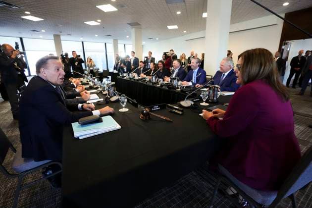 February 7, 2023, Ottawa, ON, Canada: Manitoba Premier Heather Stefanson, right, talks to Quebec Premier Francois Legault, left, as she chairs a meeting with Canada s premiers in Ottawa on Tuesday, Feb. 7, 2023 in Ottawa. Ottawa Canada - ZUMAc35_ 20230207_zaf_c35_012 Copyright: xSeanxKilpatrickx