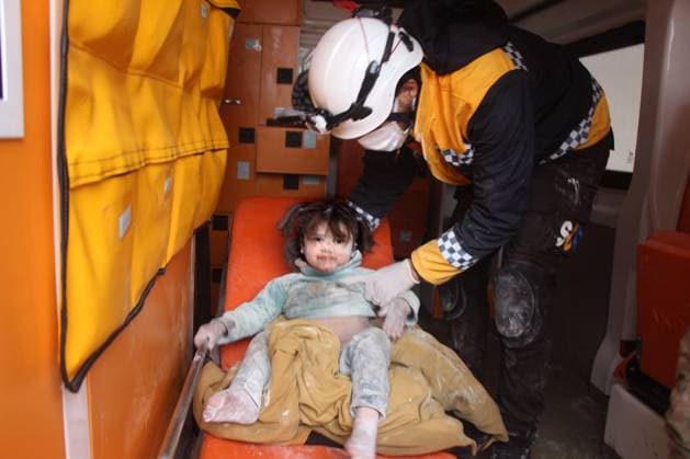 A rescue man carries evacuated child pulled out of the rubble following an earthquake in northwestern Syrian Idlib in the rebel-held part of Idlib province, on Tuesday, February 7, 2023. Hundreds have been reportedly killed in Turkey and Syria after 7.7 and 7.6 magnitude earthquakes hit Turkey s Kahramanmaras Province and was felt across Middle East countries.  SYR2023020718 SyriaxCivilxDefense