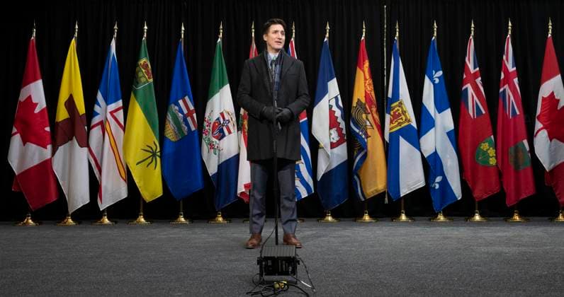 News Bilder des Tages February 7, 2023, Ottawa, ON, Canada: Prime Minister Justin Trudeau speaks with media as he arrives for a health care meeting with premiers, Tuesday, February 7, 2023 in Ottawa. Ottawa Canada  - ZUMAc35_ 20230207_zaf_c35_055 Copyright: xAdrianxWyldx
