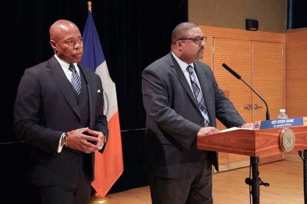 Eric Adams, Alvin L Bragg Jr at the press conference for Mayor Adams, D.A. Bragg Announce Joint Efforts to Combat Proliferation of Illegal, Unlicensed Cannabis Dispensaries, , New York, NY February 7, 2023. Photo By: Kristin Callahan Everett Collection at the press conference for Mayor Adams, D.A. Bragg Announce Joint Efforts to Combat Proliferation of Illegal, Unlicensed Cannabis Dispensaries, , New York, NY February 7, 2023. Photo By: Kristin Callahan Everett Collection PUBLICATIONXNOTxINxCANxCHNxFRAxITAxJPNxNORxPOLxRUSxESPxUKxUSA