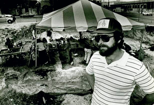 February 24, 1985, SAN ANTONIO, TEXAS, UNITED STATES: Archeological dig at the FAIRMOUNT Hotel. Joe Labadie, 32. SAN ANTONIO UNITED STATES - ZUMAa27_ 19850224_znn_a27_001 Copyright: xSanxAntonioxExpress-Newsx