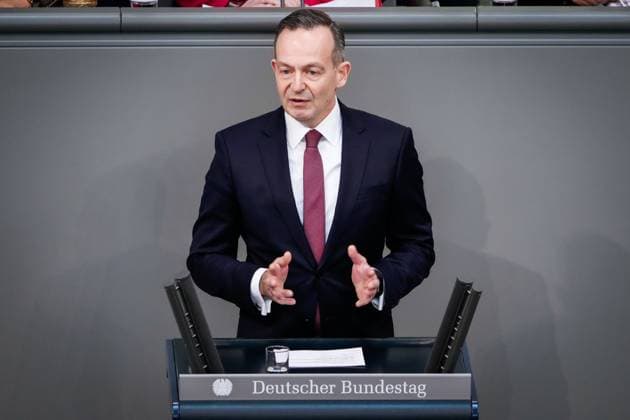 News Themen der Woche KW06 News Bilder des Tages 85. Bundestagssitzung und Debatte Aktuell,09.02.2023 Berlin, Verkehrsminister Volker Wissing (FDP) im Portrait bei seiner Rede bei der Debatte zum Thema Aenderung des Regionalisierungsgesetzes 49-EUR Ticket bei der 85. Sitzung des Deutschen Bundestag in Berlin Berlin Berlin Deutschland *** 85 Bundestag session and debate Current,09 02 2023 Berlin, Transport Minister Volker Wissing FDP in portrait during his speech at the debate on the subject Aenderung des Regionalisierungsgesetzes 49 EUR ticket at the 85 session of the German Bundestag in Berlin Berlin Germany