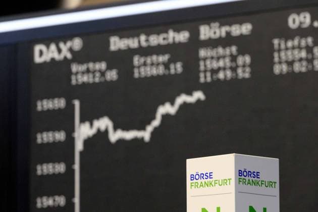 Blick in den Handelssaal der Frankfurter Boerse, Aktienkurse, Bildschirme, DAX, Tecdax, Broker, Aktienhaendler, Dax-Kurve, allgemein, feature, Randmotiv, Symbolfoto Pressekonferenz der Deutschen Boerse AG in Frankfurt am 08.02.20123. *** View into the trading hall of the Frankfurt Stock Exchange, stock prices, screens, DAX, Tecdax, broker, stock trader, Dax curve, general, feature, marginal motif, symbol photo press conference of Deutsche Boerse AG in Frankfurt on 08 02 20123