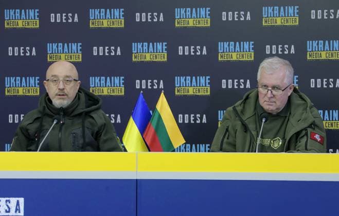 News Themen der Woche KW06 News Bilder des Tages ODESA, UKRAINE - FEBRUARY 9, 2023 - Minister of Defenne of Ukraine Oleksii Reznikov (L) and Minister of National Defence of the Republic of Lithuania Arvydas Anusauskas hold a briefing in Odesa, southern Ukraine. Briefing of Ukrainian and Lithuanian Defence Ministers in Odesa  Copyright: xNinaxLiashonokx