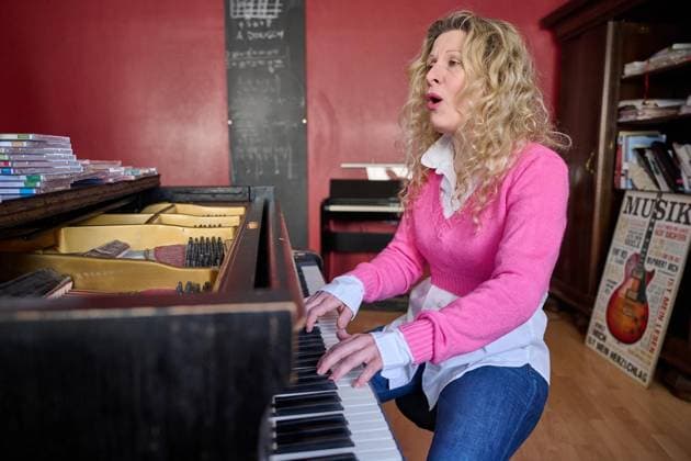 <p>Simone Sommerland aufgenommen am 09.02.2023 in einer Musikschule in Wetter. Simone Sommerland macht Kindermusik und verkauft damit weit mehr CDs als Helene Fischer oder sonst jemand in Deutschland. Deutschland NRW Wetter Copyright: BerndxThissen