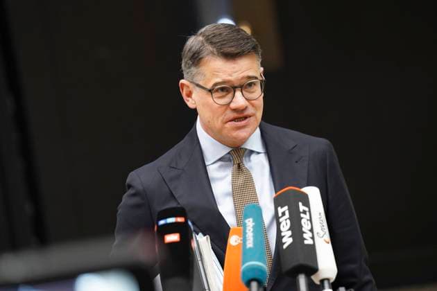 Bundesrat 1030. Plenarsitzung Aktuell, 10.02.2023, Berlin, Ministerpraesident von Hessen Boris Rhein (CDU) im Portrait bei Ankunft im Bundesratsgebaeude im Rahmen der 1030..Sitzung im Bundesrat in Berlin Berlin Berlin Deutschland *** Bundesrat 1030 Plenary Session Current, 10 02 2023, Berlin, State Premier of Hesse Boris Rhein CDU in portrait upon arrival at the Bundesrat building during the 1030 session at the Bundesrat in Berlin Berlin Germany