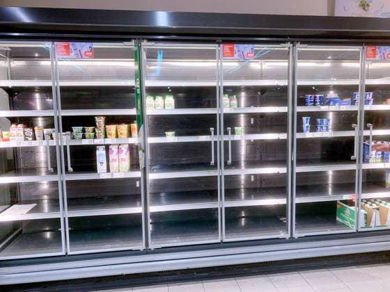 Leere Regale im Supermarkt Leere Regale im Supermarkt Ist das die Zukunft?, München Bayern Deutschland Supermarkt *** Empty shelves in supermarket Empty shelves in supermarket Is this the future , Munich Bavaria Germany Supermarket