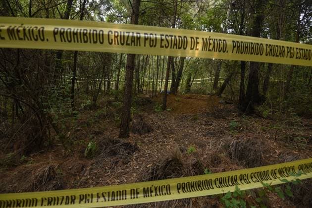 Clandestine grave found in forest in the State of Mexico with more than 60 bags of human remains, the second so far this year February 10, 2023 Lerma , Mexico : Aspects of the area where forensic experts from the State of Mexico conducted the proceedings where at least 9 clandestine graves were found in the forest on the border of the municipalities of Lerma and Ocoyoacac, unofficially have found a total of 68 packages with human remains, the area where these graves are still cordoned off to prevent the passage, where it is expected to continue working to locate more human remains. on February 10 , 2023 in Lerma, MÃ xico. (Photo by Arturo Hernandez Eyepix Group) Copyright: xArturoxHernandezx xEyepixxGroupx AH_100223_09