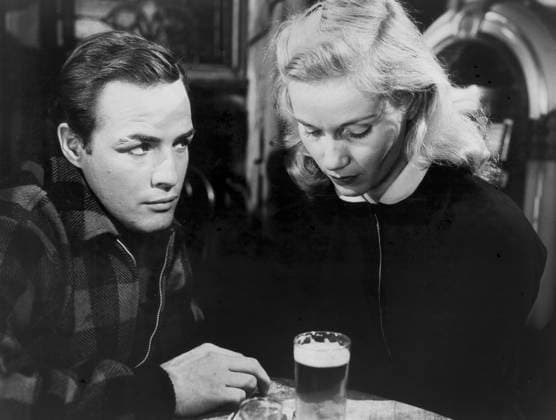 Marlon Brando, Eva Marie Saint, on-set of the Film, On The Waterfront , Columbia Pictures, 1954  Copyright: xABxArchivesx jtv016751