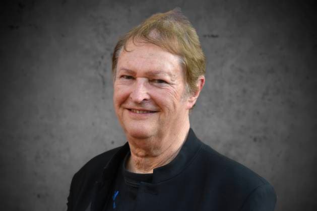 FOTOMONTAGE: Hans-Juergen Buchner (Haindling), Einzelbild,angeschnittenes Einzelmotiv,Portraet,Portrait. Bayerischer Filmpreis 2021-Red Carpet,Roter Teppich, am 20.05.2022 im Prinzregententheater in Muenchen. *** FOTOMONTAGE Hans Juergen Buchner Haindling , single image,cropped single image,portrait,portrait Bavarian Film Award 2021 Red Carpet,Red Carpet, on 20 05 2022 in Prinzregententheater in Munich