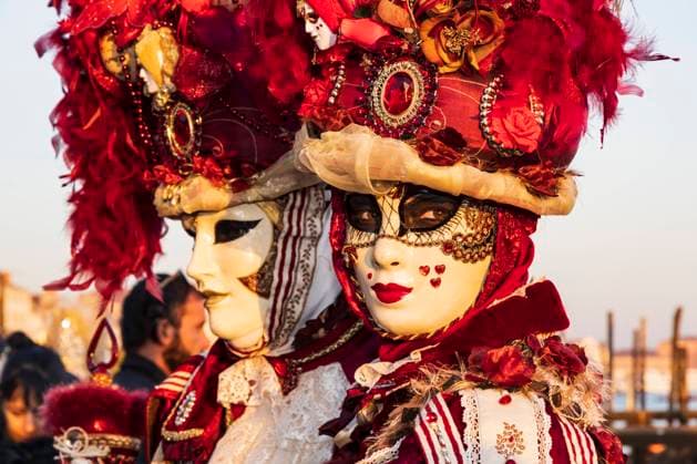 Bilder des Jahres 2023, News 02 Februar News Themen der Woche KW06 News Bilder des Tages Carnival in Venice, Italy 11 February 2023, Venice, Italy. Revellers in colourful costumes celebrate the 2023 Carnival in Venice. *** Carnival in Venice, Italy 11 February 2023, Venice, Italy Revellers in colorful costumes celebrate the 2023 Carnival in Venice