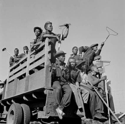 Students waiting to be taken to the agricultural school farm where they will learn modern methods, Bethune-Cookman College, Daytona Beach, Florida, USA, Gordon Parks, U.S. Office of War Information, February 1943  Copyright: xCircaxImagesx ghi-circa11533