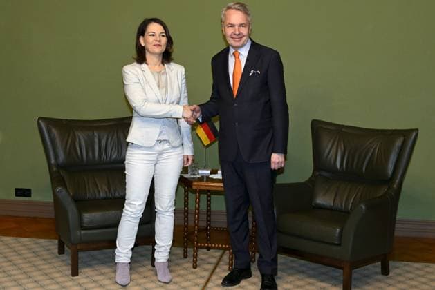News Themen der Woche KW07 News Bilder des Tages German Foreign Minister Annalena Baerbock and Finnish Foreign Minister Pekka Haavisto shake hands before their meeting during visit in Helsinki, Finland on February 13, 2023. Foreign Minister Annalena Baerbock is on a two day visit to Finland. Helsinki Finland  Copyright: xHeikkixSaukkomaax LKFTJK20230213164557VXHV