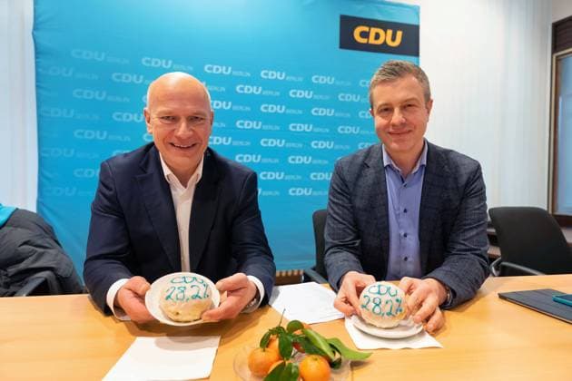 13.02.2023,Berlin,Deutschland,ein Tag nach der Wiederholung zur Wahl zum Abgeordnetenhaus von Berlin und zu den Bezirksverordnetenversammlungen.Tagung Landesvorstand der CDU Berlin - Pfannkuchen (Berliner) sind mit den Wert 28,2 Prozent beschriftet, welches dem Wahlergebnis der gestrigen Wahl entspricht.Kai Wegner sowie Stefan Evers *** 13 02 2023,Berlin,Germany,one day after the repetition to the election to the House of Representatives of Berlin and to the district councils meeting state executive committee of the CDU Berlin pancakes Berliners are labeled with the value 28.2 percent, which corresponds to the election result of yesterdays election Kai Wegner as well as Stefan Evers